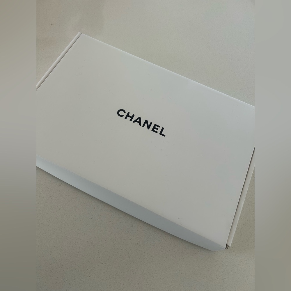 🛑SOLD🛑 CHANEL Black/White Eiffel Tower Print Scarf  | Black White - Picture 14 of 14
